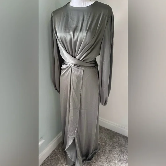 Elegant Dress - Picture 4 of 6